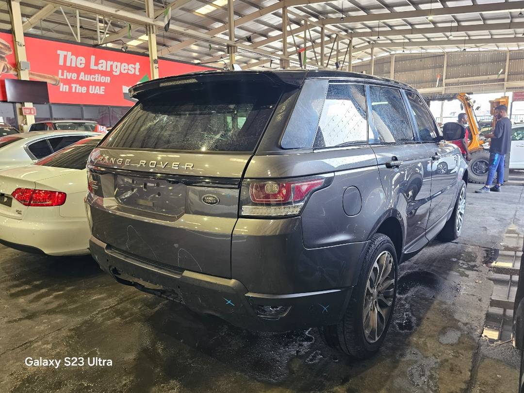 2016 LAND ROVER RANGE ROVER SPORT — 95542 Miles — Lot GA584127 — Al Surrah - Marhaba Auctions Used Cars - Image 4