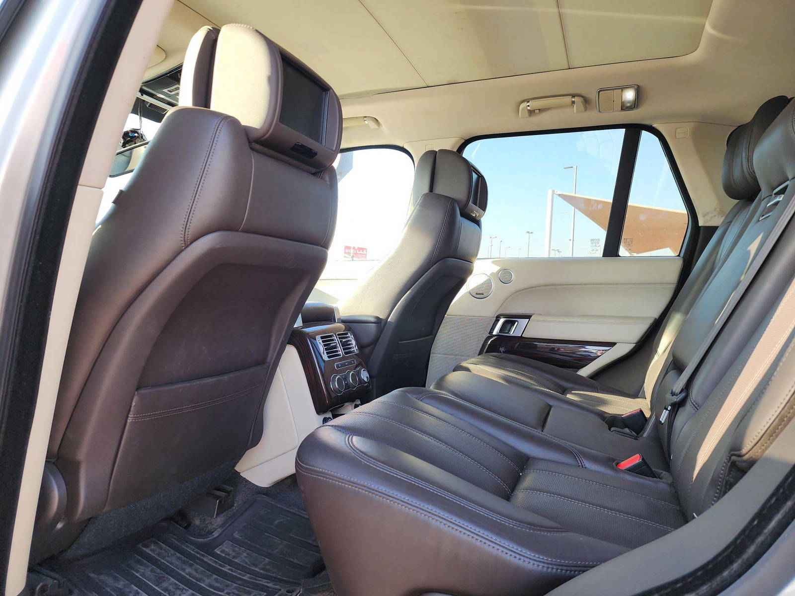 2015 LAND ROVER RANGE ROVER SUPERCHARGED — 108113 KM — Lot 48539763 — Main - Marhaba Auctions Used Cars - Image 6