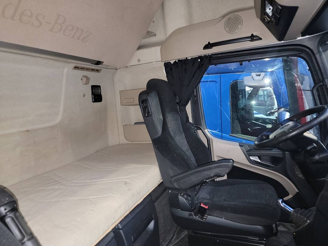 2015 MERCEDES BENZ ACTROS — 890134 KM — Lot 924728 — Main - Marhaba Auctions Used Cars - Image 11