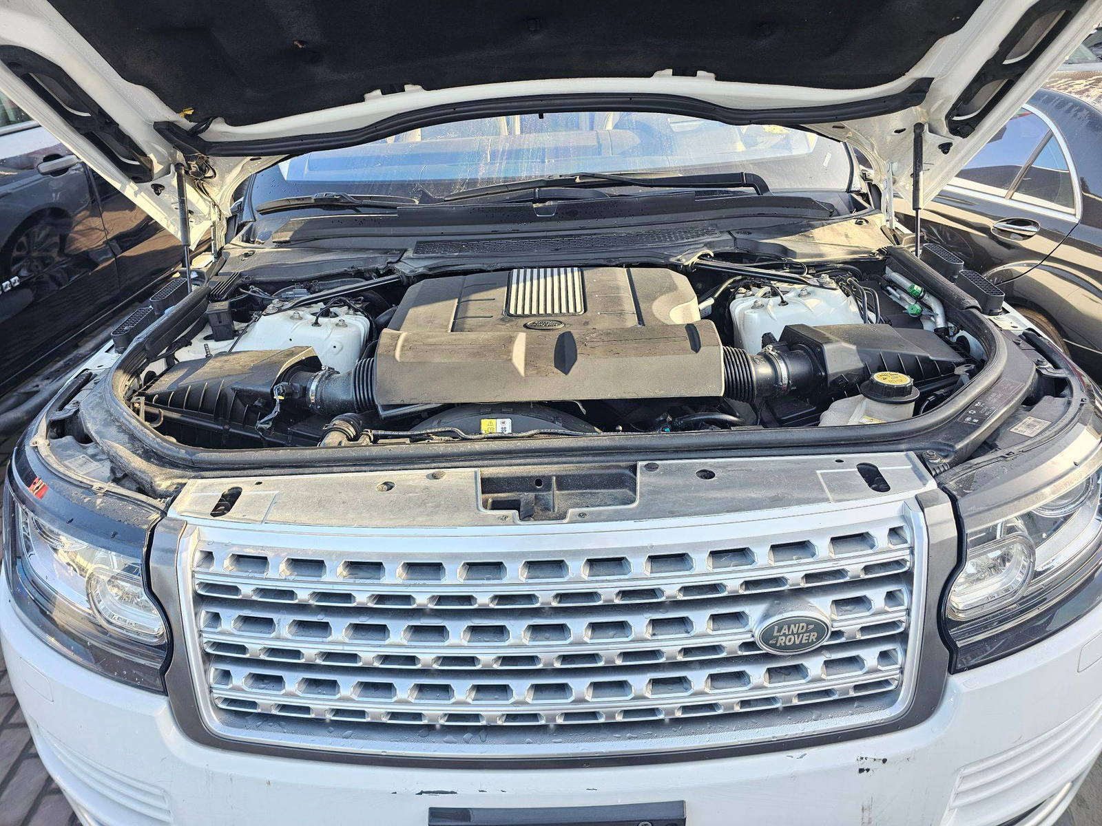2016 LAND ROVER RANGE ROVER VOGUE — 146006 Miles — Lot GA318770 — Souq - Marhaba Auctions Used Cars - Image 12