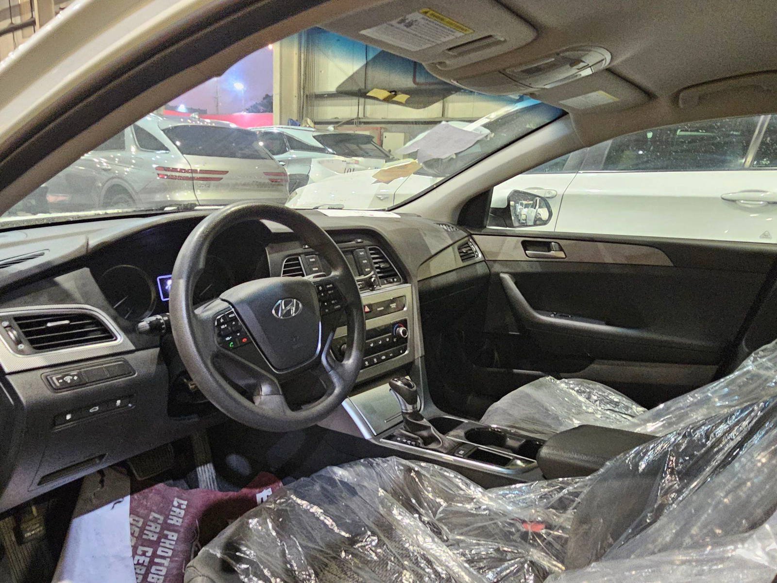 2017 HYUNDAI SONATA — 124118 KM — Lot 12322285 — Souq - Marhaba Auctions Used Cars - Image 8