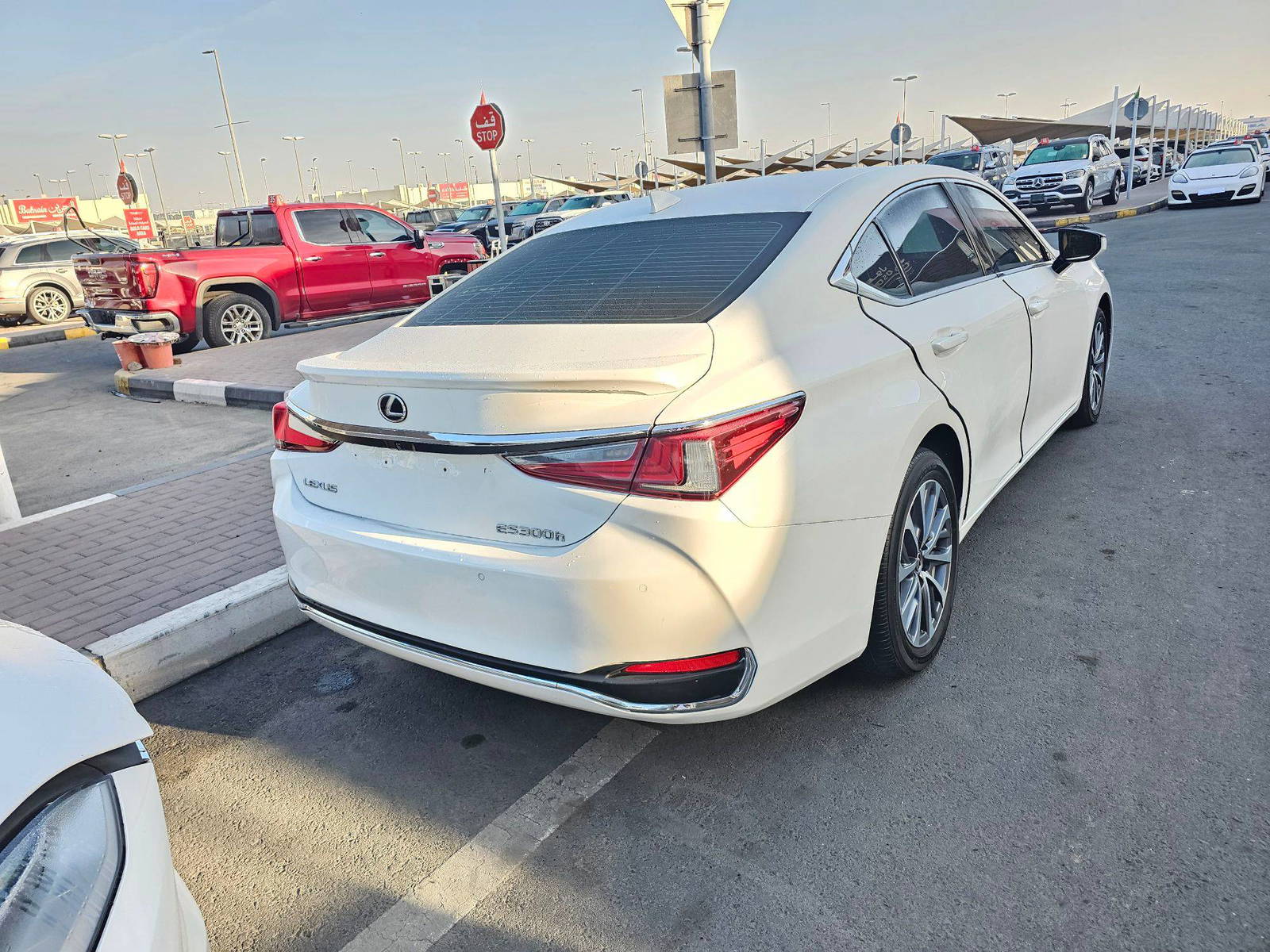 2023 LEXUS ES 300H — 59307 KM — Lot 14P2197587 — Souq - Marhaba Auctions Used Cars - Image 6