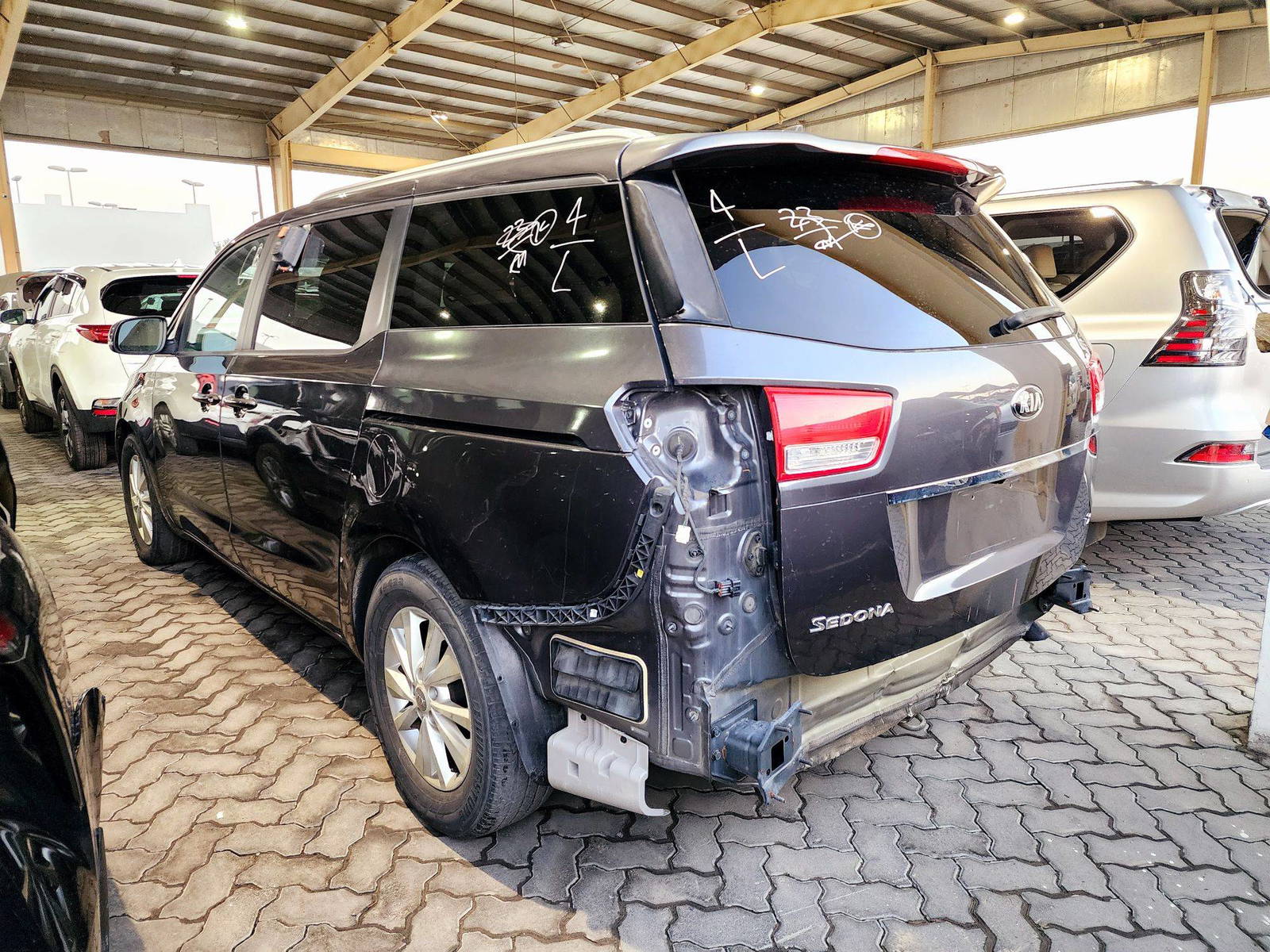 2016 KIA SEDONA — 118688 Miles — Lot 15G6088676 — Souq - Marhaba Auctions Used Cars - Image 5
