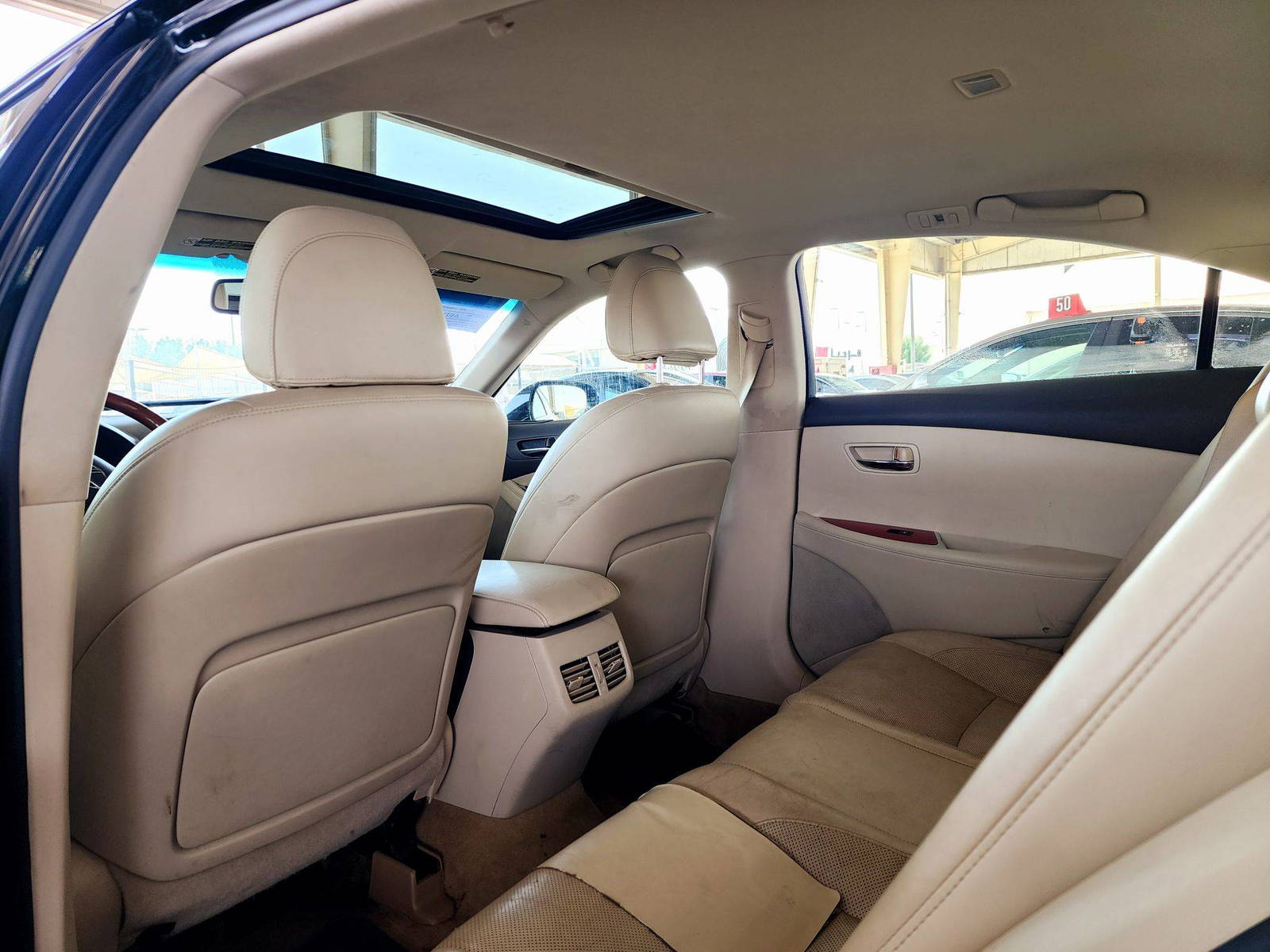 2011 LEXUS ES 350 — 193338 Miles — Lot 2471004 — Souq - Marhaba Auctions Used Cars - Image 6