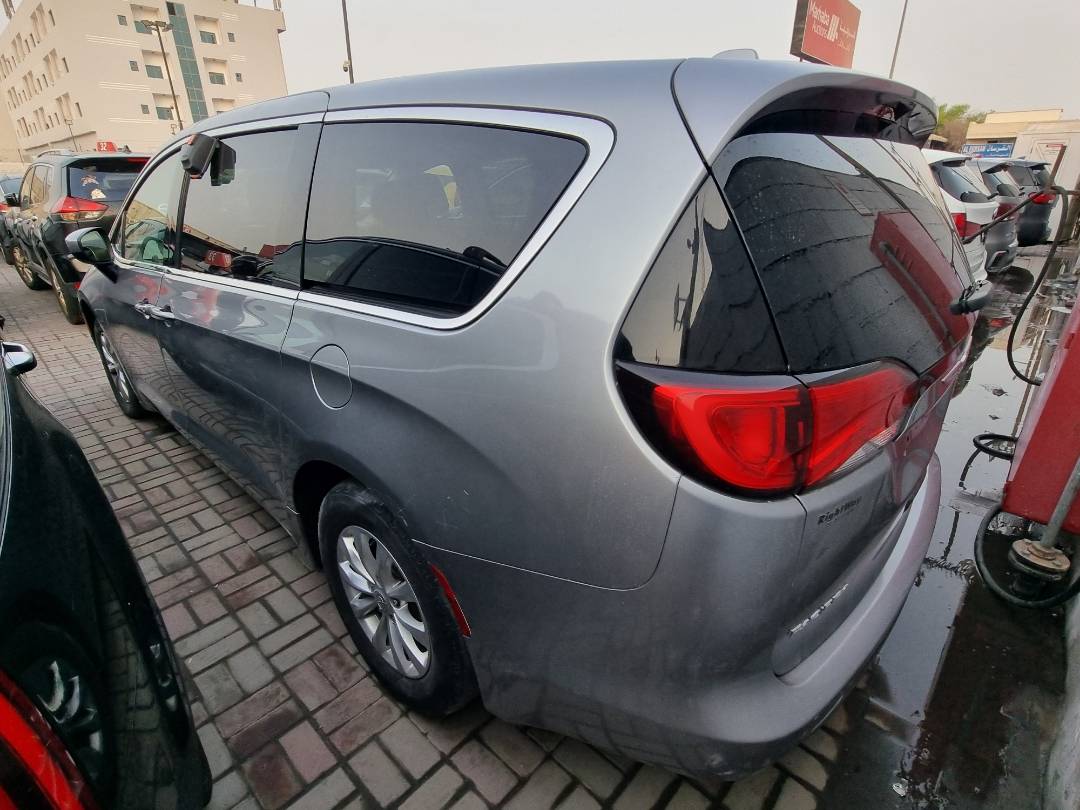 2018 CHRYSLER PACIFICA TOURING L — 120570 Miles — Lot 215478 — Ind. 12 - Marhaba Auctions Used Cars - Image 5