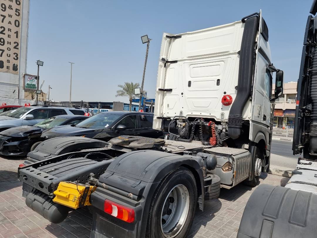 2018 MERCEDES BENZ ACTROS 1840 — 950492 KM — Lot 10219213 — Main - Marhaba Auctions Used Cars - Image 4