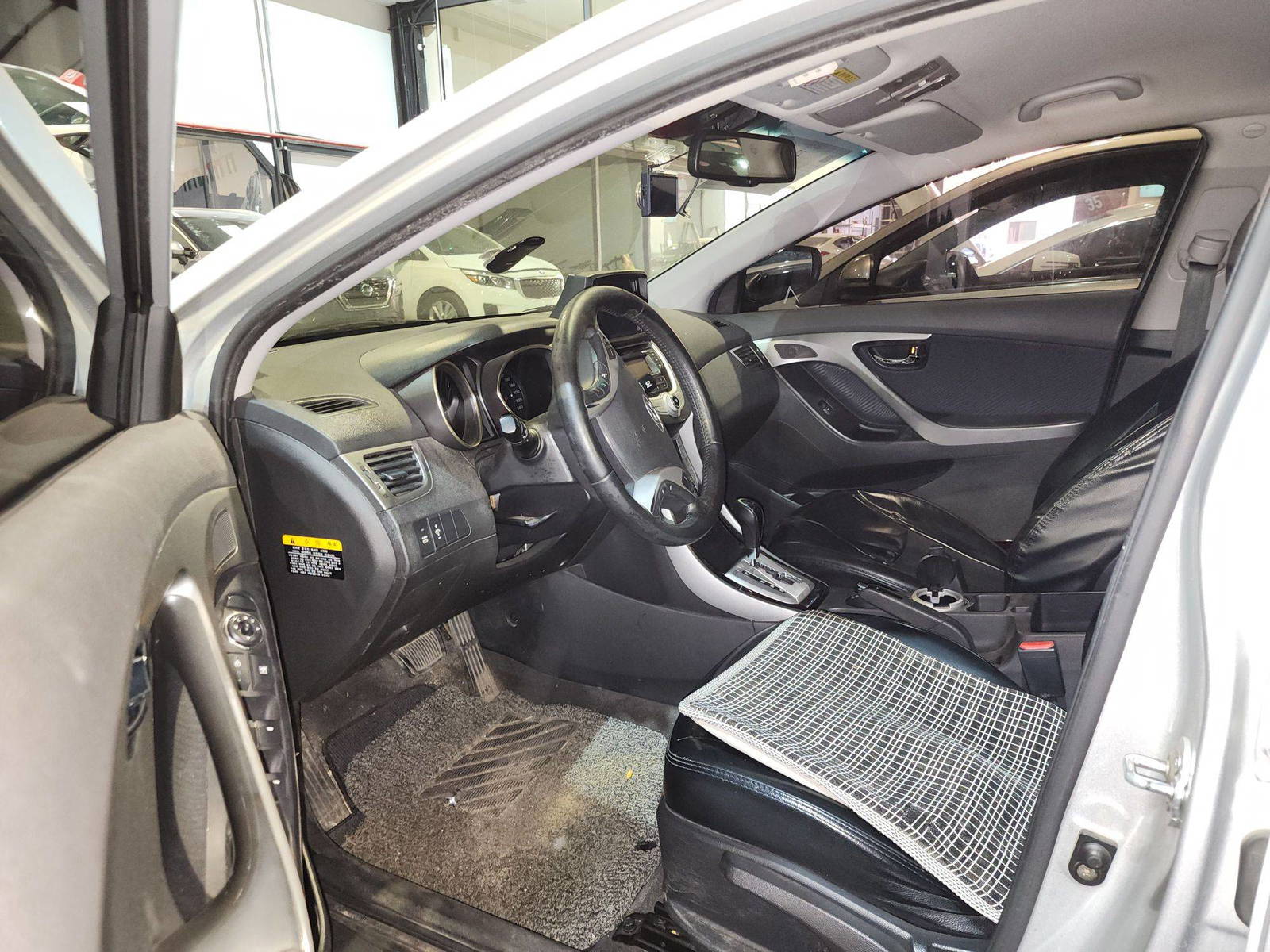 2011 HYUNDAI AVANTE — 210128 KM — Lot 048207 — Souq - Marhaba Auctions Used Cars - Image 9