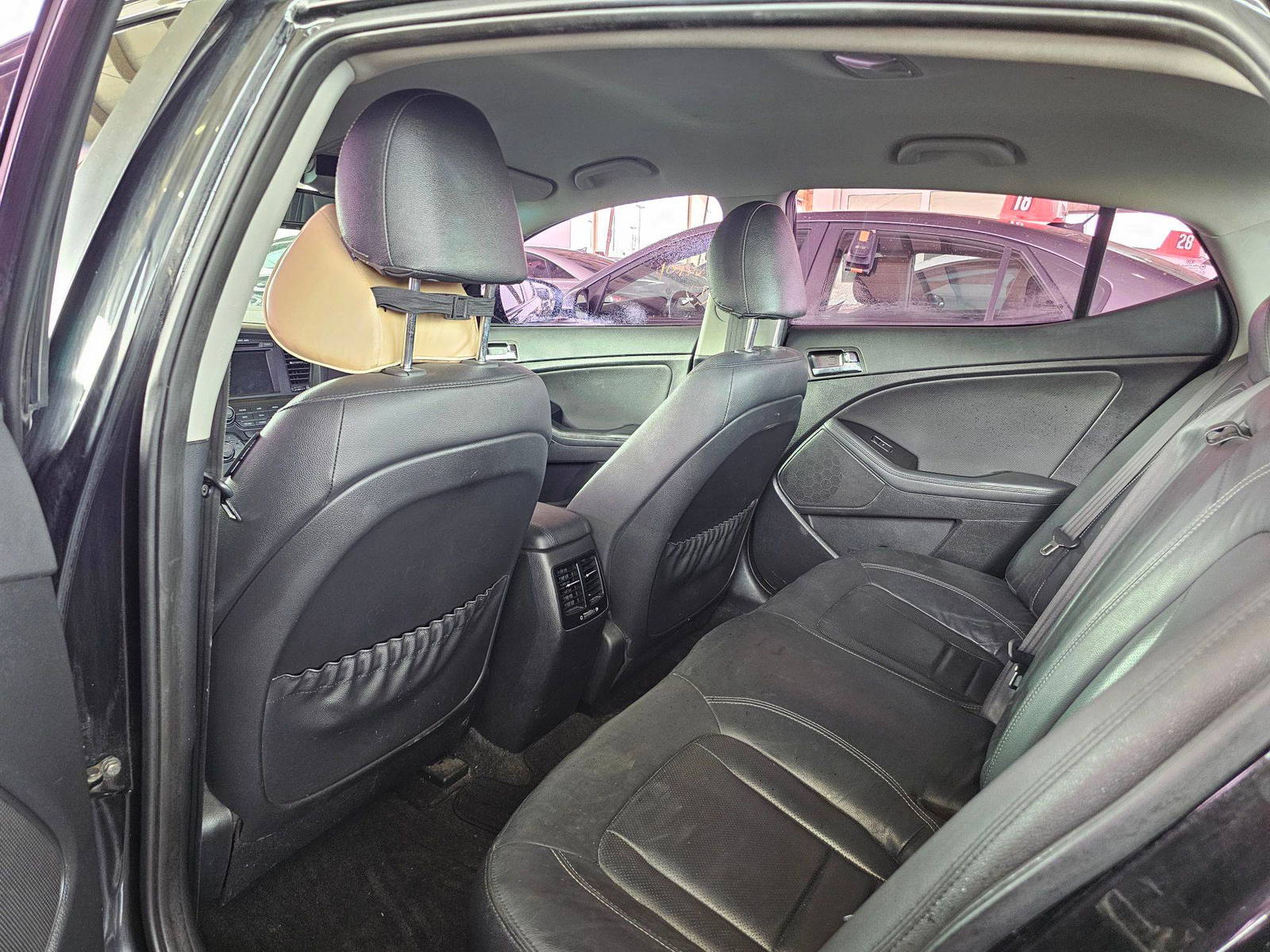 2013 KIA K5 — 151243 KM — Lot 044122 — Souq - Marhaba Auctions Used Cars - Image 6