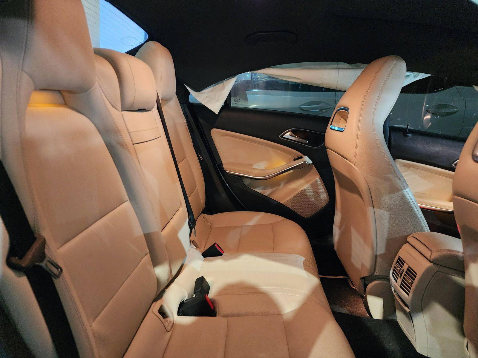 2018 MERCEDES BENZ CLA 250 — 69660 Miles — Lot 39535612 — Al Quoz - Marhaba Auctions Used Cars - Image 6