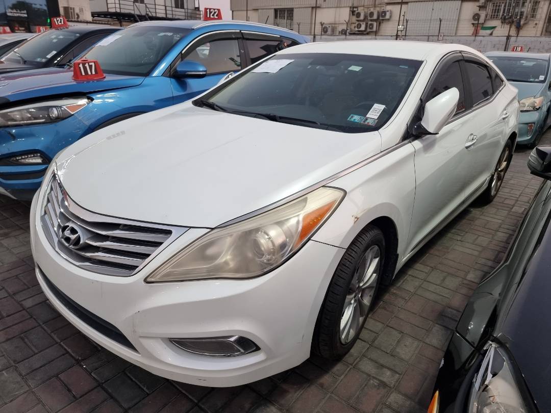 2012 HYUNDAI AZERA — 165478 Miles — Lot 136785 — Souq - Marhaba Auctions Used Cars - Image 3