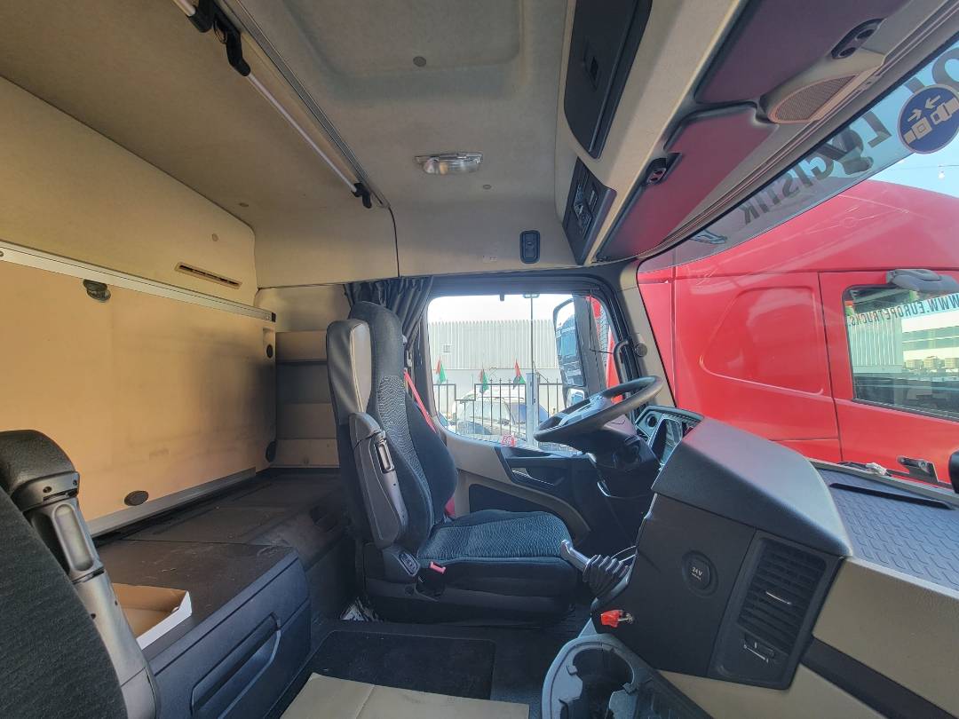 2016 MERCEDES BENZ ACTROS — 840922 KM — Lot 032890 — Al Quoz - Marhaba Auctions Used Cars - Image 9