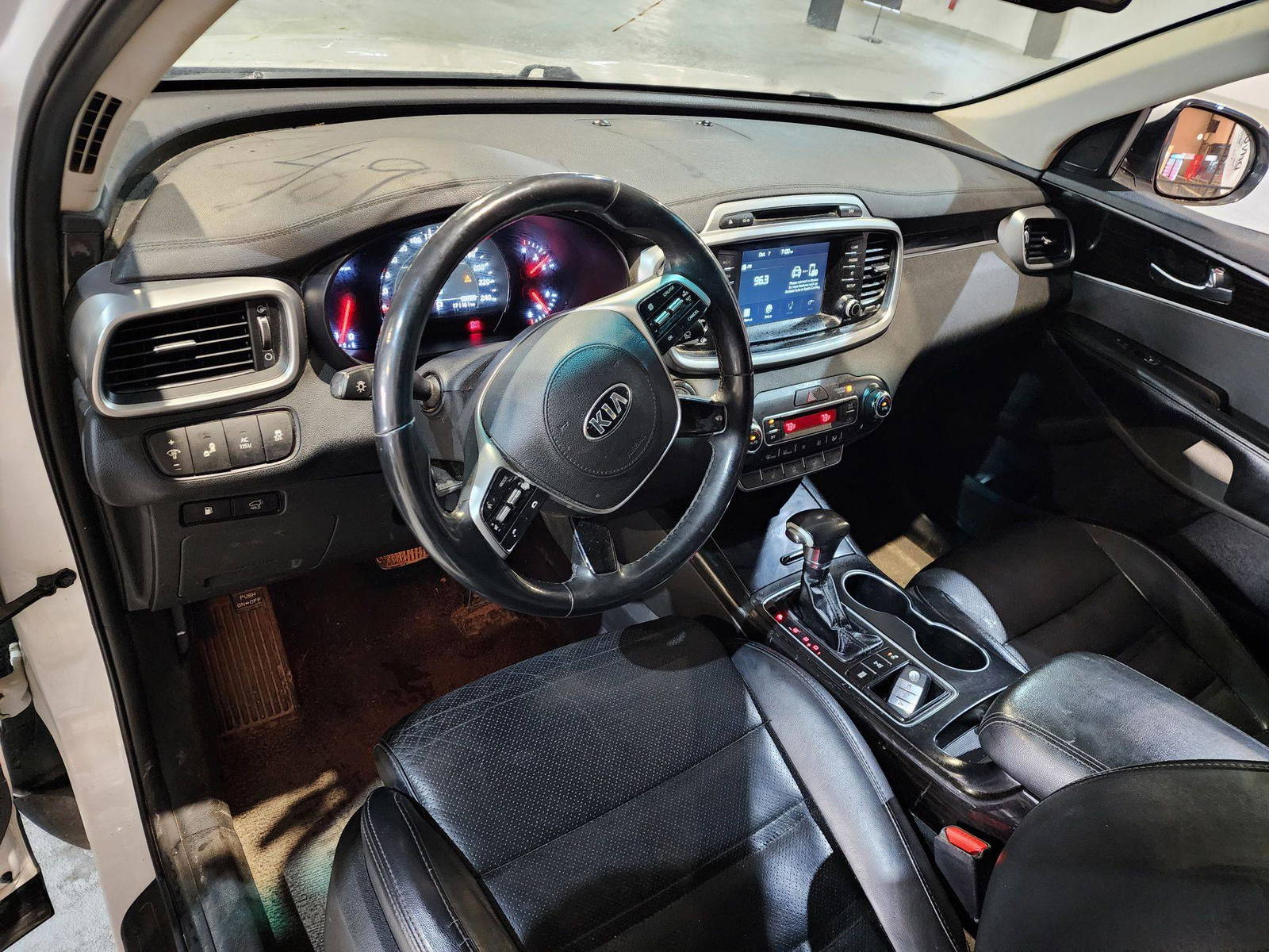 2019 KIA SORENTO — 171161 KM — Lot 30039088 — Al Quoz - Marhaba Auctions Used Cars - Image 9