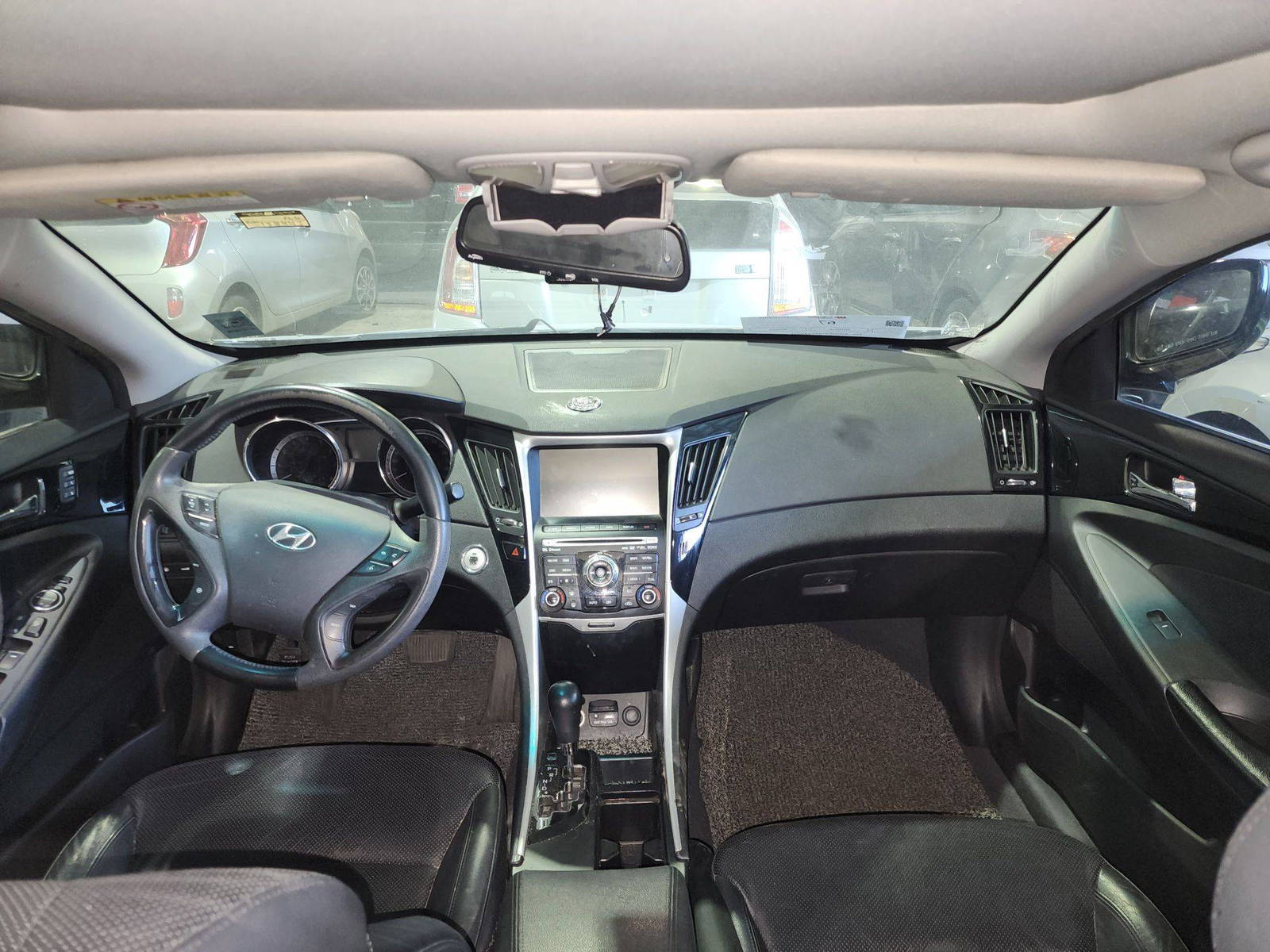 2010 HYUNDAI SONATA — 138443 KM — Lot A039215 — Souq - Marhaba Auctions Used Cars - Image 8