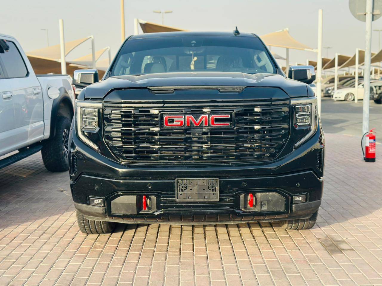 2022 GMC SIERRA — 85381 KM — Lot Z541416 — Souq - Marhaba Auctions Used Cars - Image 3