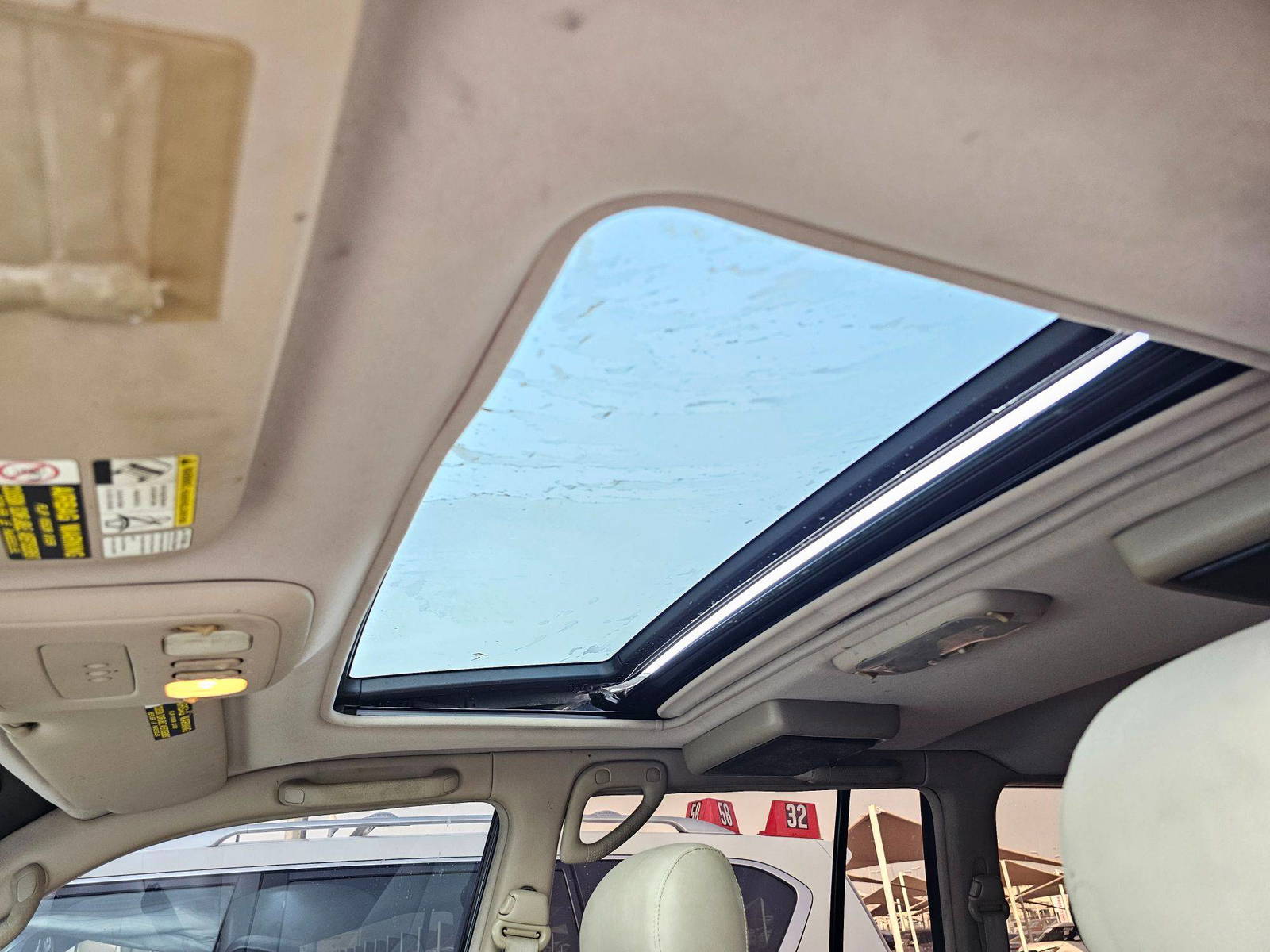 2000 LEXUS LX 470 — 318629 Miles — Lot 8Y0081329 — Souq - Marhaba Auctions Used Cars - Image 8