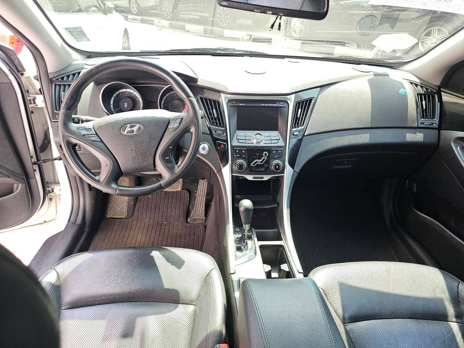 2010 HYUNDAI SONATA — 180336 KM — Lot 070824 — Souq - Marhaba Auctions Used Cars - Image 7