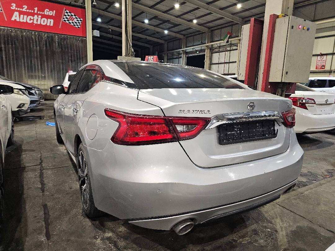 NISSAN MAXIMA