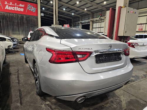 NISSAN MAXIMA