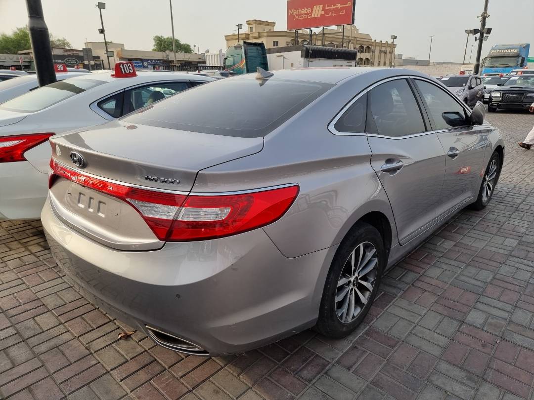 2012 HYUNDAI GRANDEUR — 219381 KM — Lot 215478 — Souq - Marhaba Auctions Used Cars - Image 4
