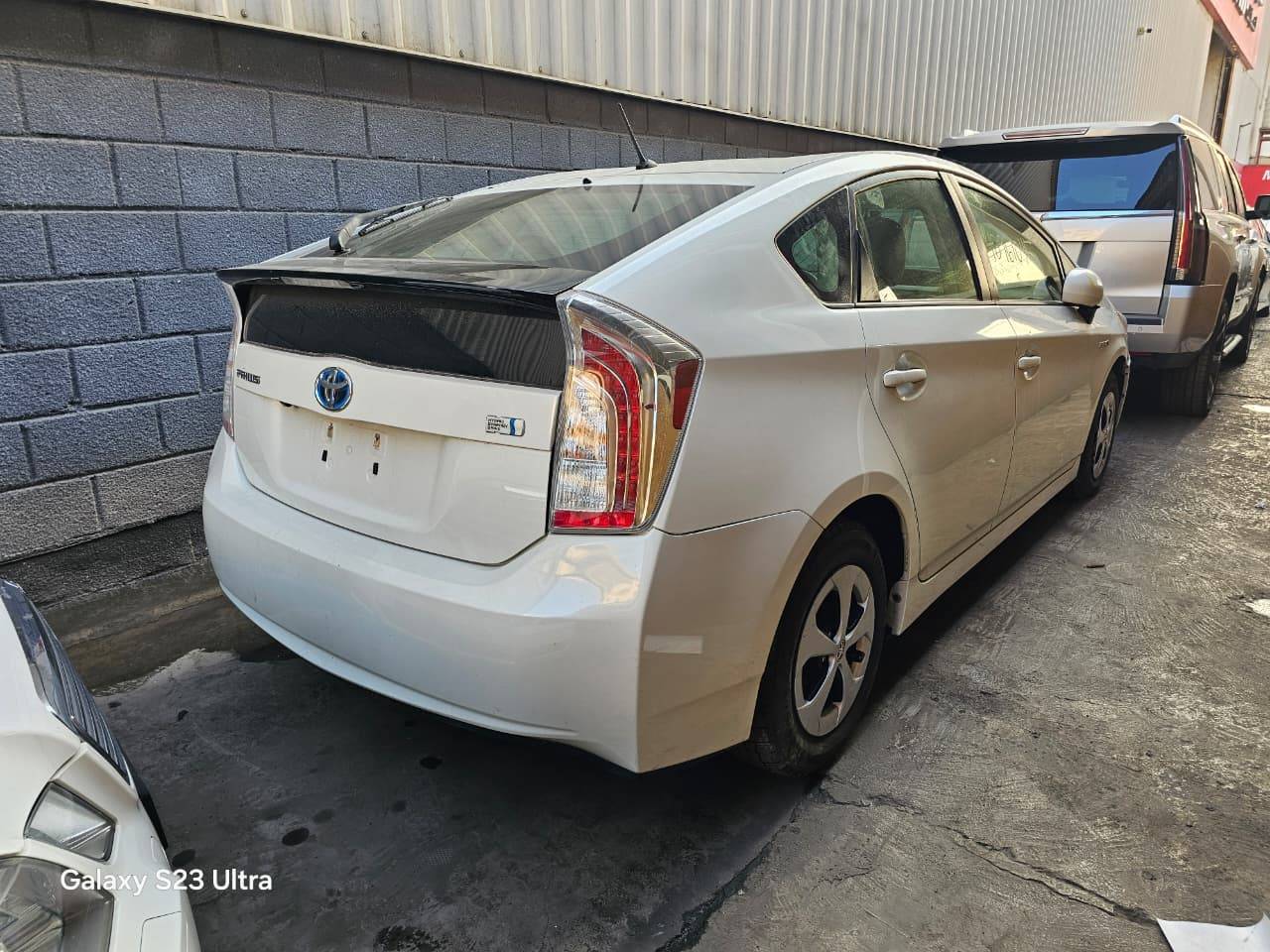 2015 TOYOTA PRIUS — 195191 Miles — Lot 42961045 — Main - Marhaba Auctions Used Cars - Image 3