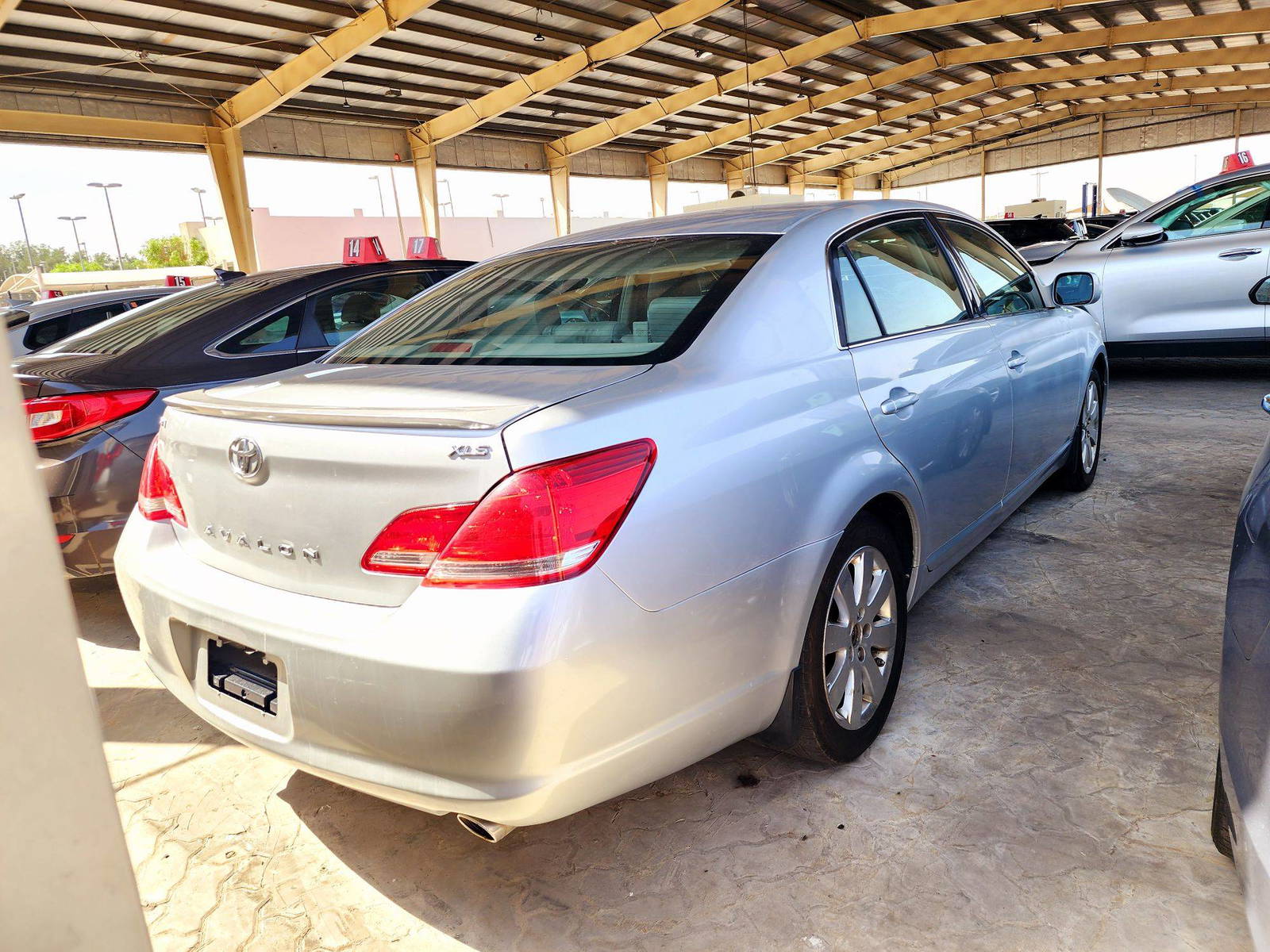 2005 TOYOTA AVALON — 232522 Miles — Lot 5U051168 — Souq - Marhaba Auctions Used Cars - Image 4