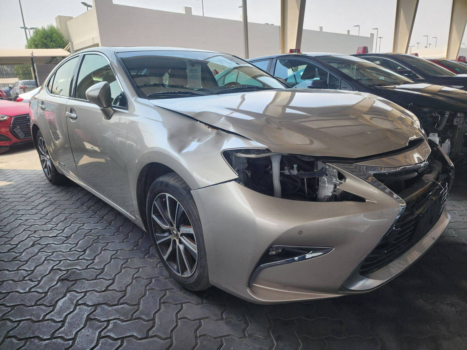 2017 LEXUS ES 300H — 133467 Miles — Lot 36062796 — Souq - Marhaba Auctions Used Cars - Image 4