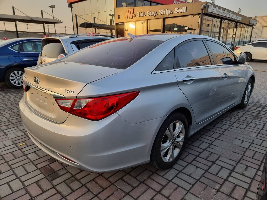 2012 HYUNDAI SONATA — 119440 KM — Lot 124587 — Ind. 12 - Marhaba Auctions Used Cars - Image 4