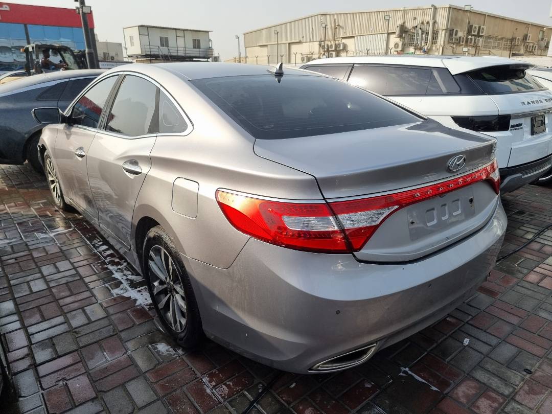2011 HYUNDAI GRANDEUR — 114752 KM — Lot 125487 — Souq - Marhaba Auctions Used Cars - Image 4