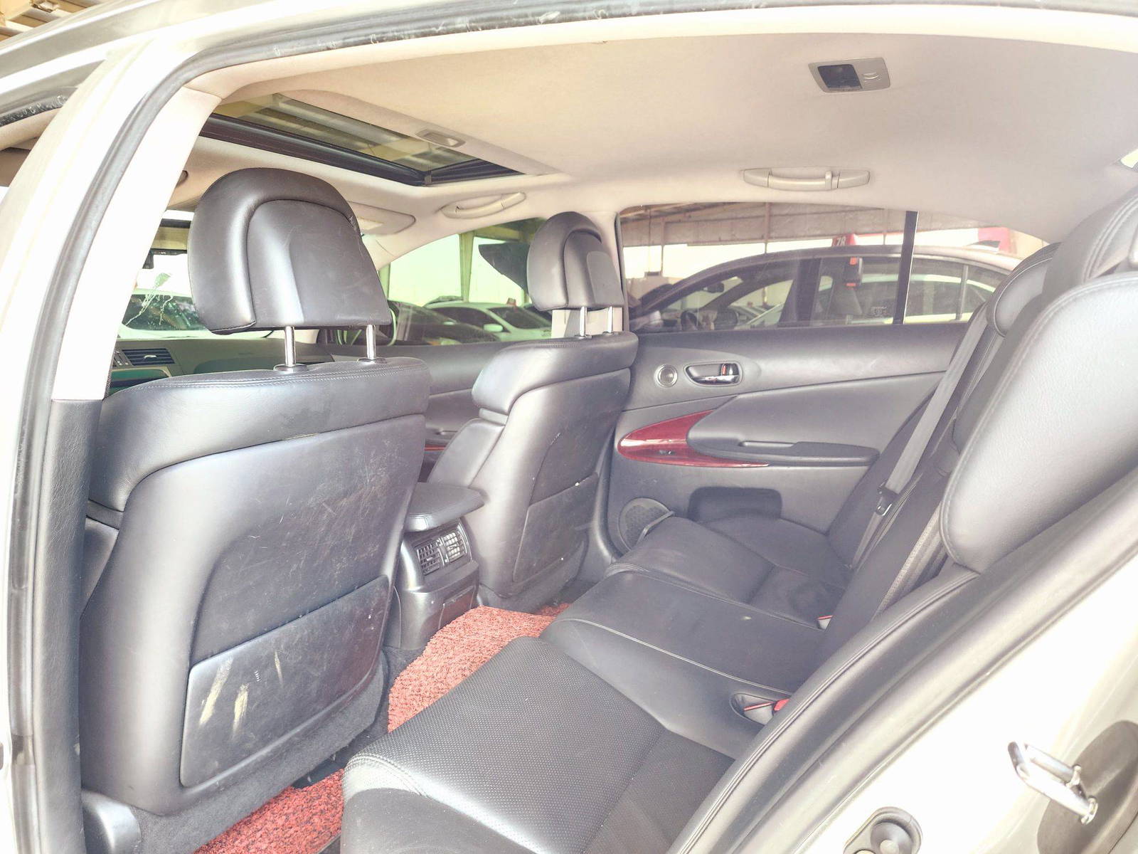 2006 LEXUS GS 300 — 140580 KM — Lot 024884 — Souq - Marhaba Auctions Used Cars - Image 6