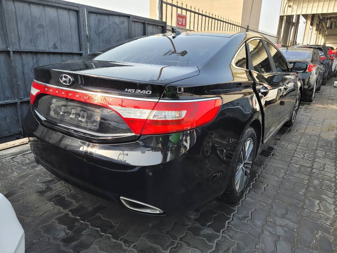 2013 HYUNDAI GRANDEUR — 194517 KM — Lot 252360 — Souq - Marhaba Auctions Used Cars - Image 3