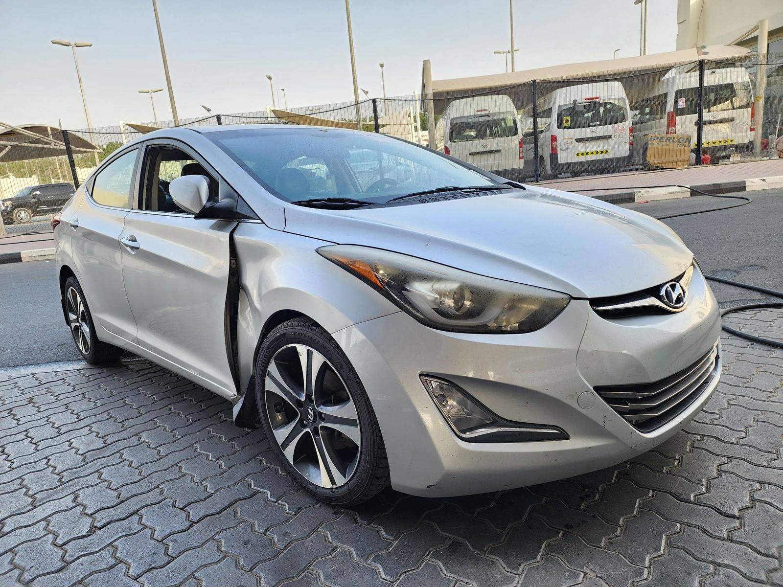 2015 HYUNDAI ELANTRA — 198190 Miles — Lot 58268 — Souq - Marhaba Auctions Used Cars - Image 4