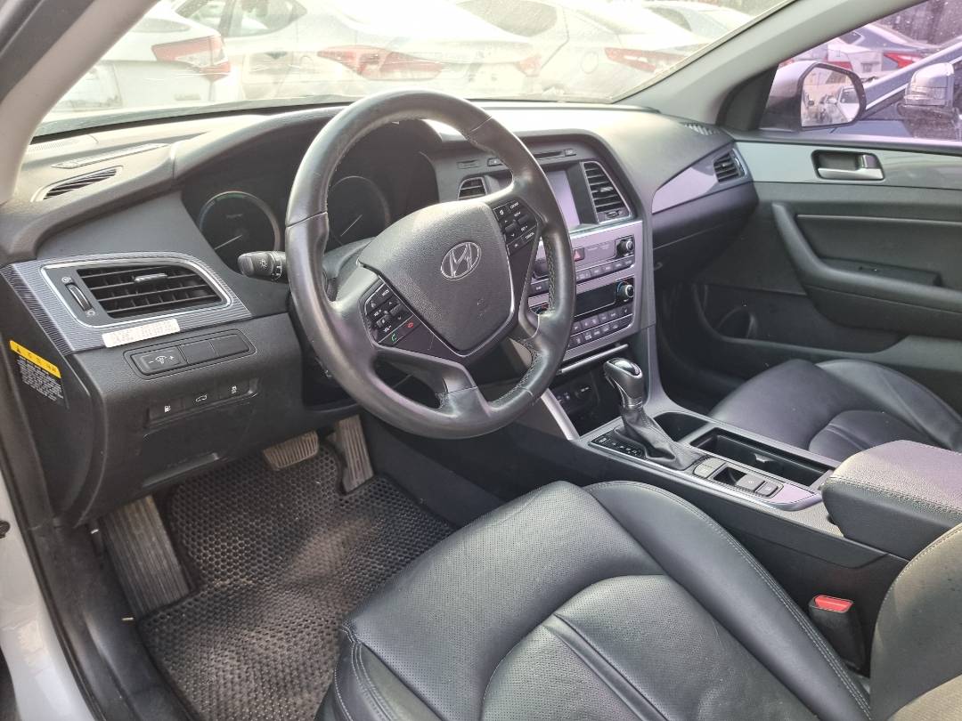 2017 HYUNDAI SONATA — 305378 KM — Lot 215478 — Al Quoz - Marhaba Auctions Used Cars - Image 8