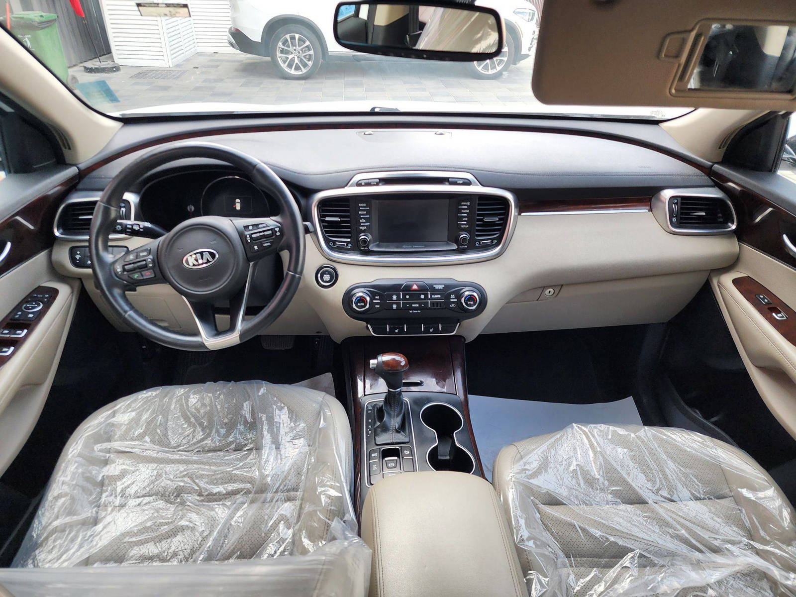 2018 KIA SORENTO — 91030 Miles — Lot 5XJG380744 — Souq - Marhaba Auctions Used Cars - Image 8