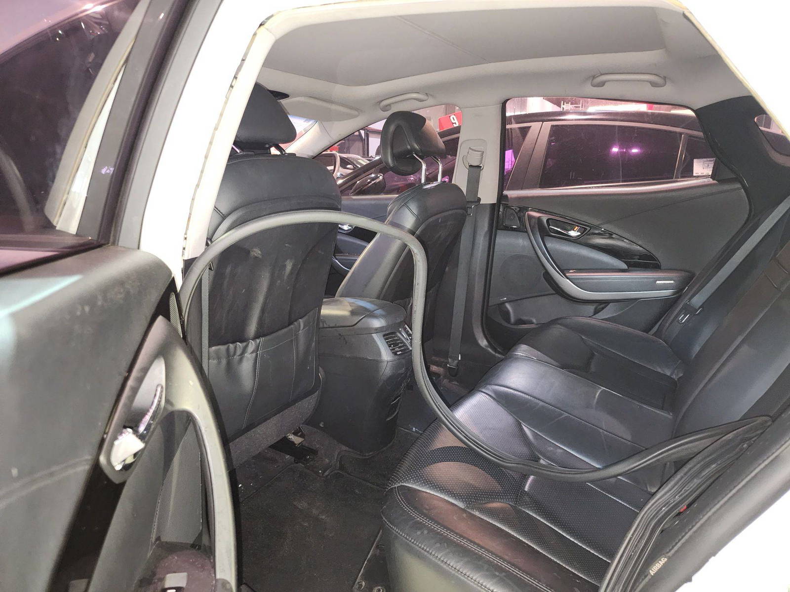 2013 HYUNDAI GRANDEUR — 158951 KM — Lot 233902 — Al Quoz - Marhaba Auctions Used Cars - Image 7