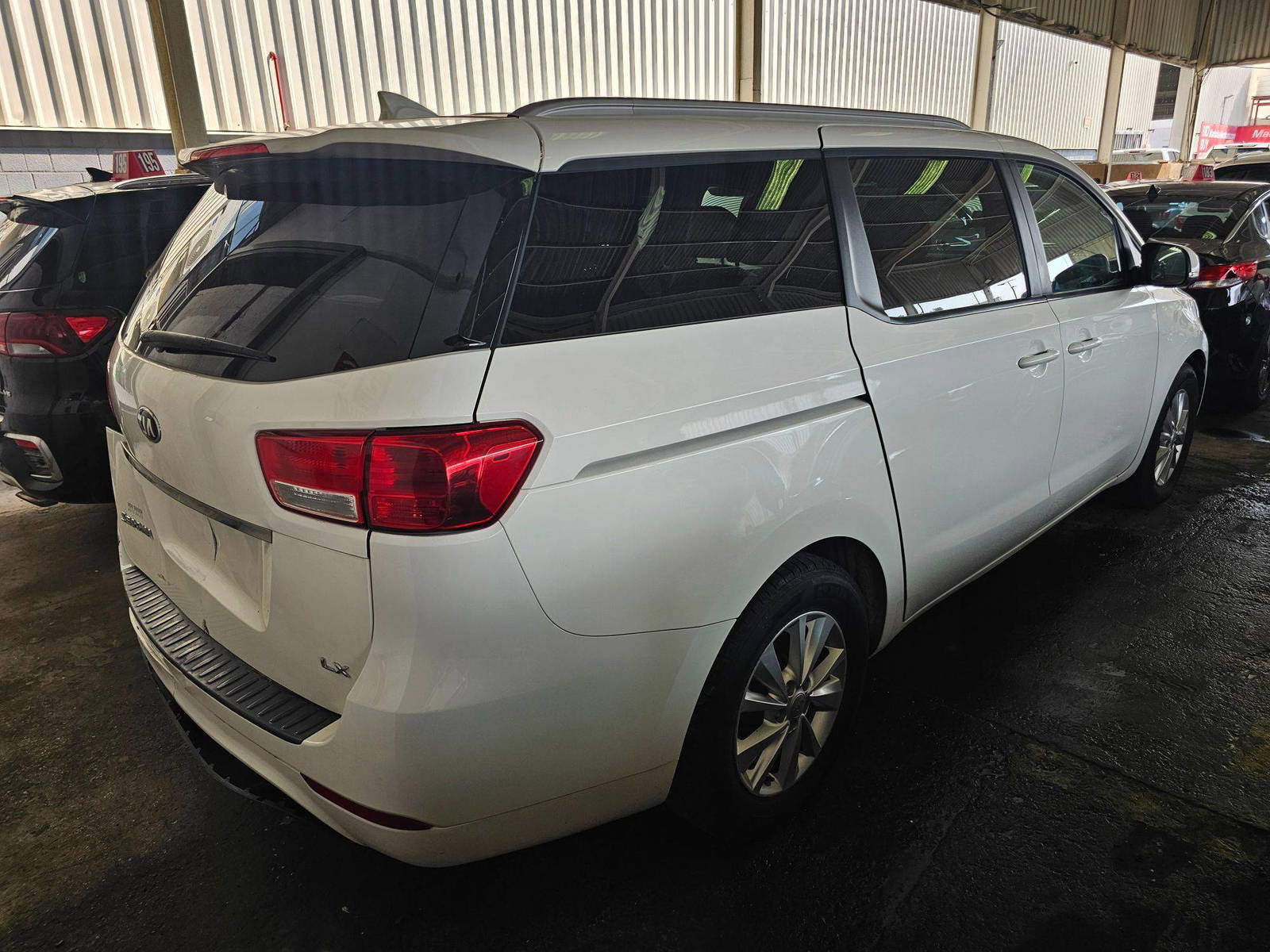 2015 KIA SEDONA — 177205 Miles — Lot KNDMB5C10F6070214 — Main - Marhaba Auctions Used Cars - Image 5
