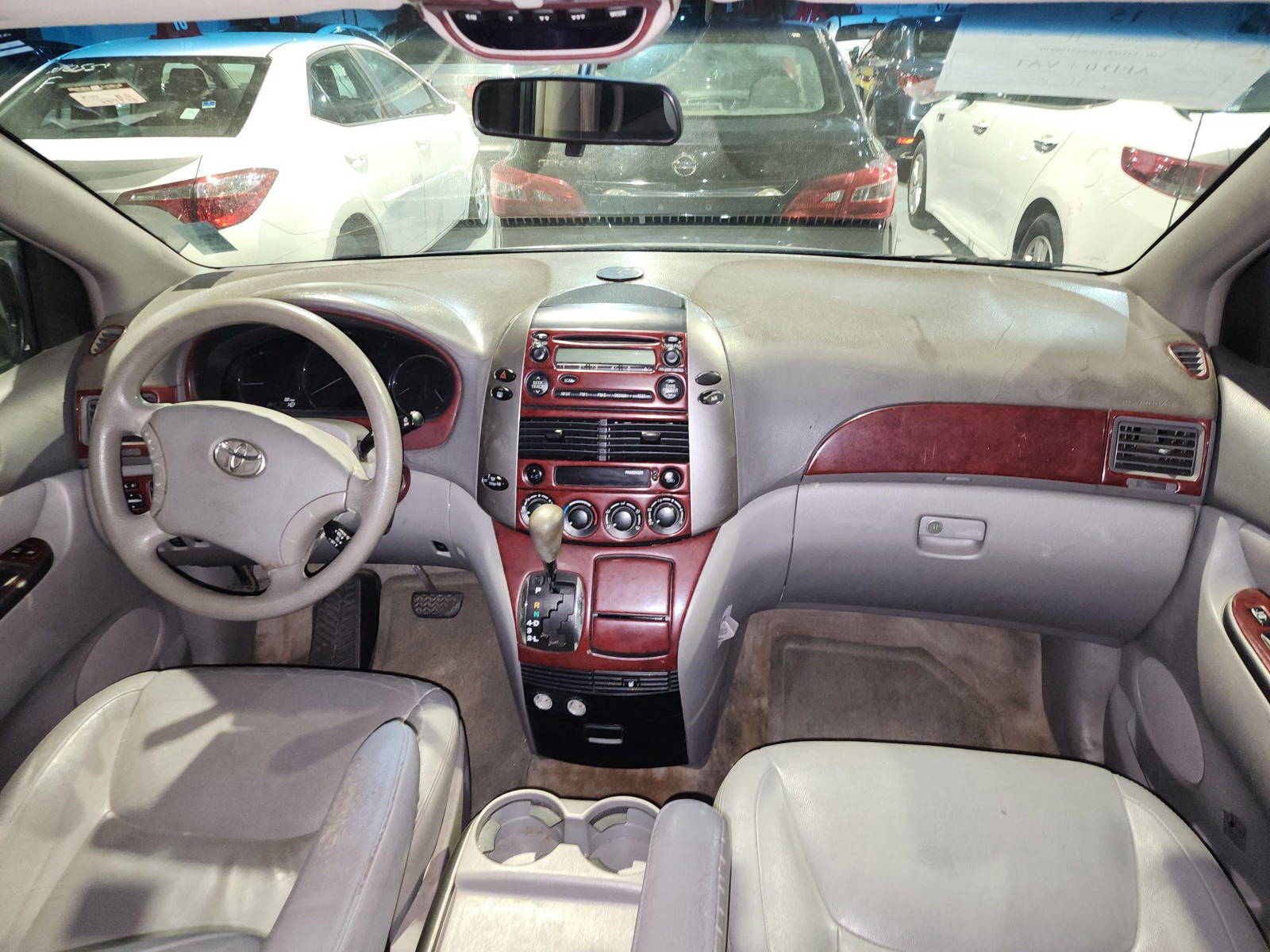 2008 TOYOTA SIENNA — 259746 Miles — Lot 67663184 — Al Quoz - Marhaba Auctions Used Cars - Image 7