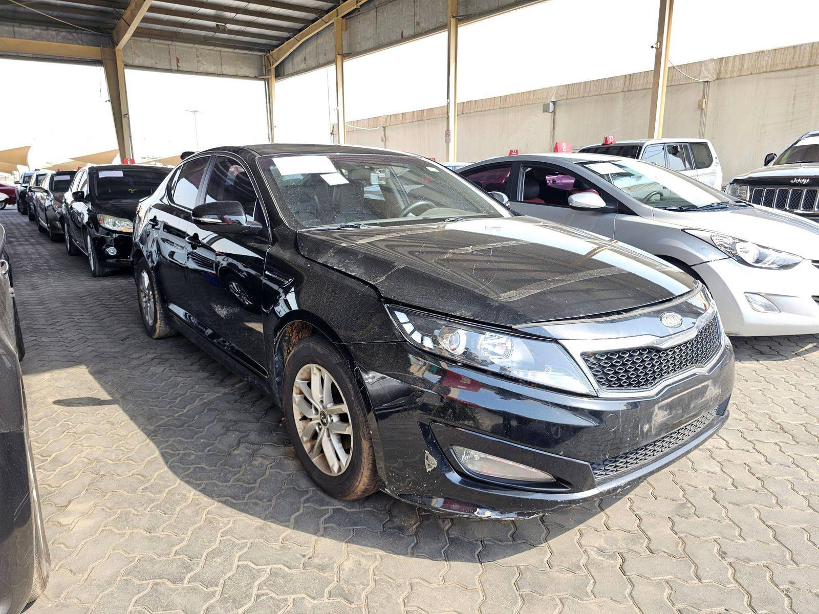 2011 KIA K5 — 223382 KM — Lot 17122 — Souq - Marhaba Auctions Used Cars - Image 4
