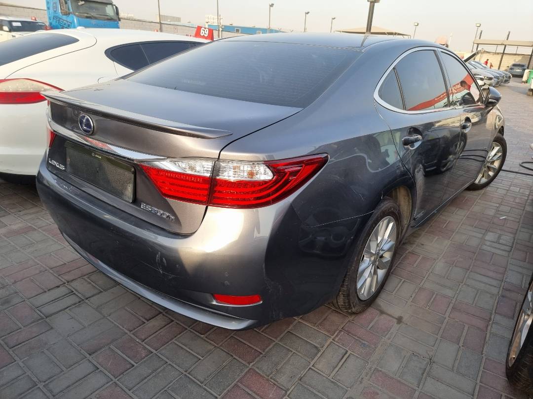 2014 LEXUS ES 300 — 149270 KM — Lot 215478 — Ind. 12 - Marhaba Auctions Used Cars - Image 3