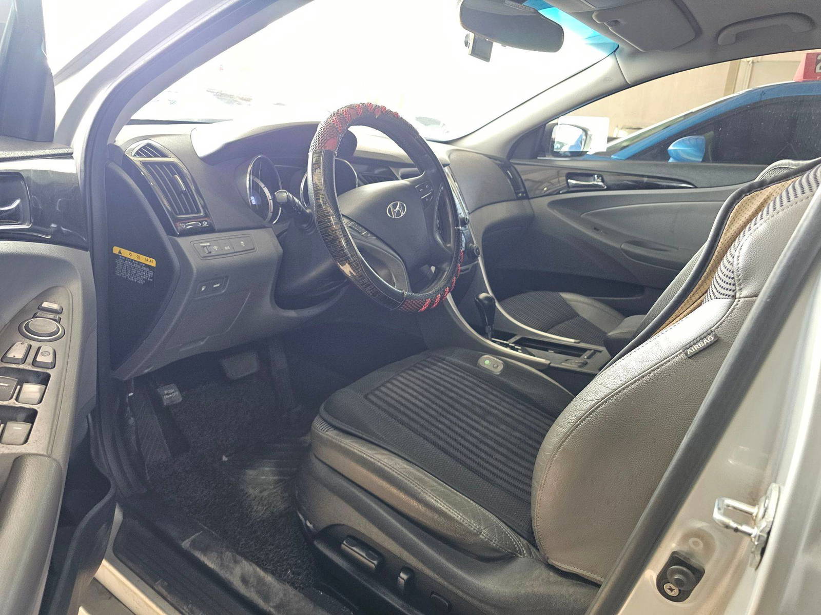 2011 HYUNDAI SONATA — 182712 KM — Lot A178546 — Souq - Marhaba Auctions Used Cars - Image 9
