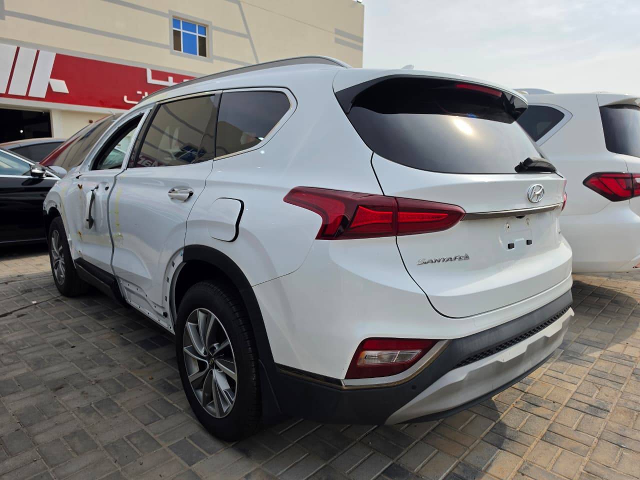 2020 HYUNDAI SANTA FE LIMITED — sold — 125349 Miles — Lot 75832475 — Oman Yard - Marhaba Auctions Used Cars - Image 4