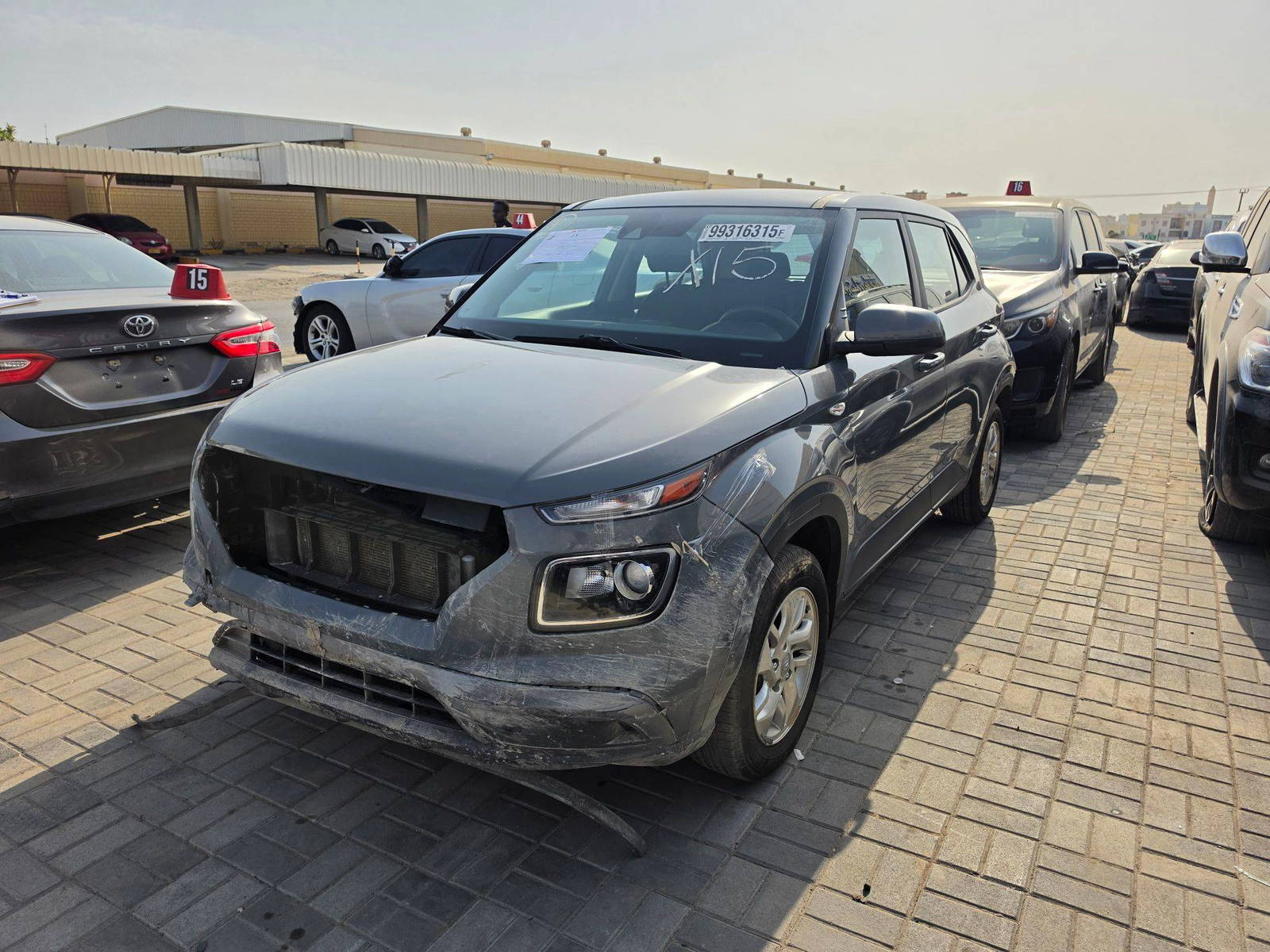 2022 HYUNDAI VENUE SE — sold — 56819 Miles — Lot 8NU154511 — Oman Yard - Marhaba Auctions Used Cars - Image 3