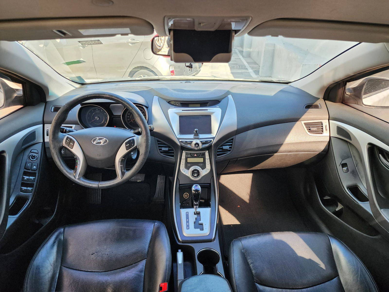 2011 HYUNDAI AVANTE — 203759 KM — Lot 037323 — Main - Marhaba Auctions Used Cars - Image 8