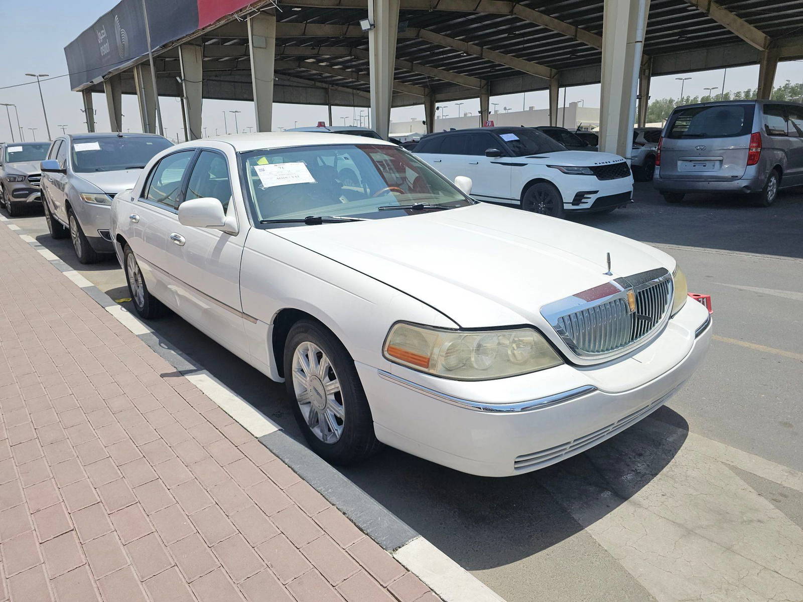 2010 LINCOLN TOWN — 167295 Miles — Lot X613890 — Souq - Marhaba Auctions Used Cars - Image 3