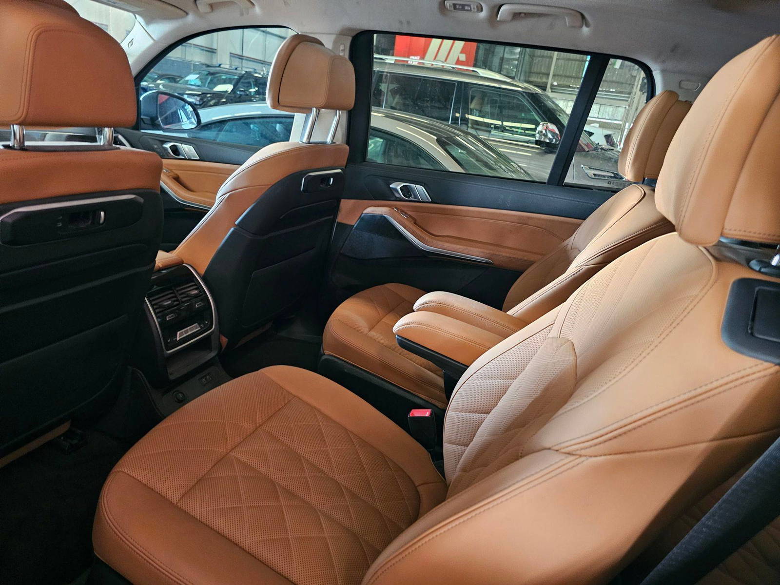 2025 BMW X7 XDRIVE40I — 30811 Miles — Lot 9W84852 — Souq - Marhaba Auctions Used Cars - Image 12