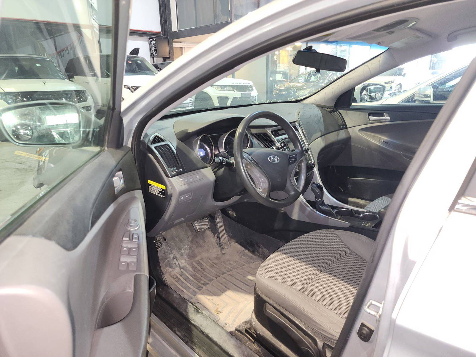 2012 HYUNDAI SONATA — 227705 KM — Lot 12315019 — Main - Marhaba Auctions Used Cars - Image 9