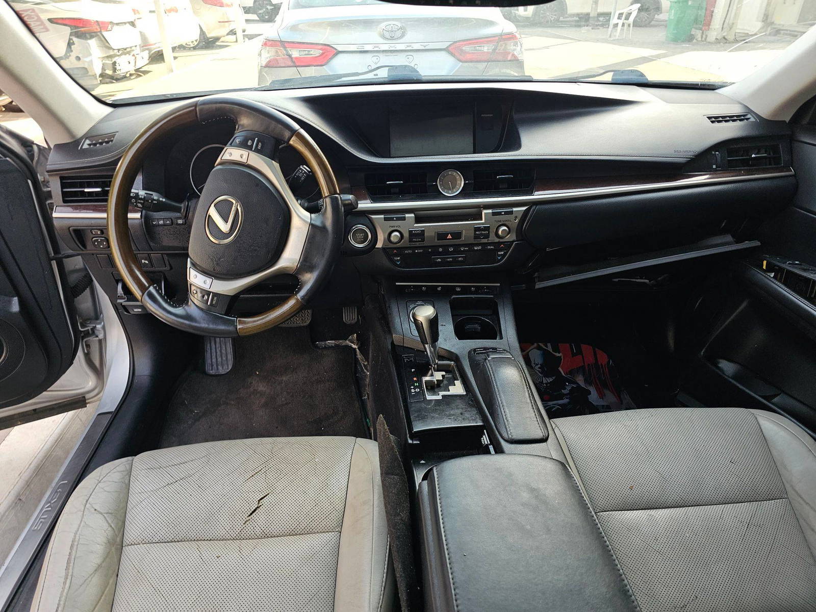 2013 LEXUS ES 350 — 124835 Miles — Lot 4D2003147 — Souq - Marhaba Auctions Used Cars - Image 7
