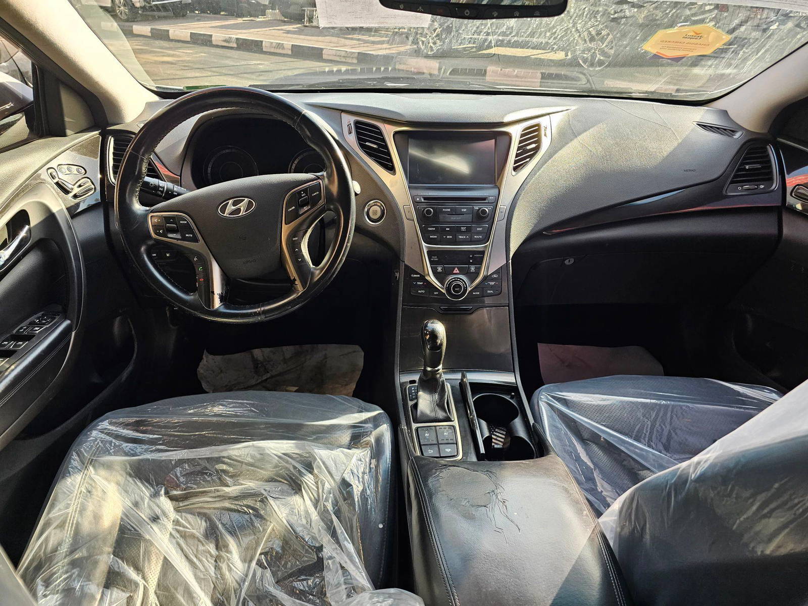 2014 HYUNDAI AZERA — 161526 KM — Lot EA396426 — Souq - Marhaba Auctions Used Cars - Image 7