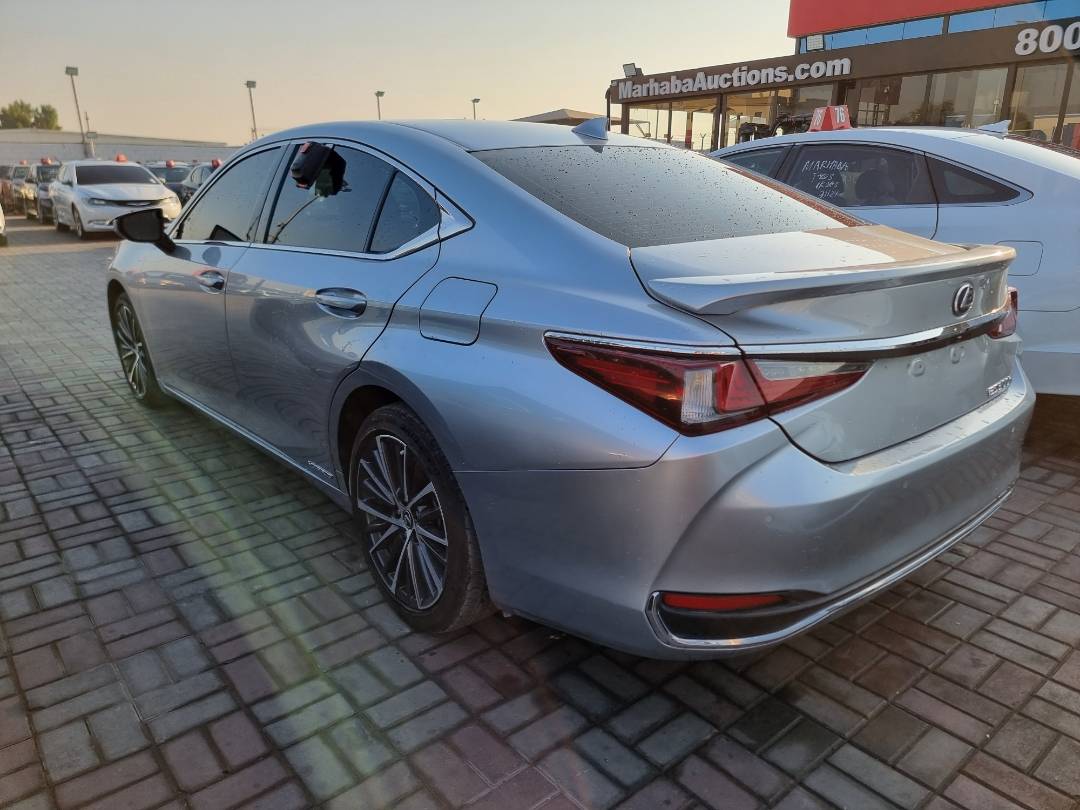 2022 LEXUS ES 300H — 22132 Miles — Lot 68057753 — Ind. 12 - Marhaba Auctions Used Cars - Image 4