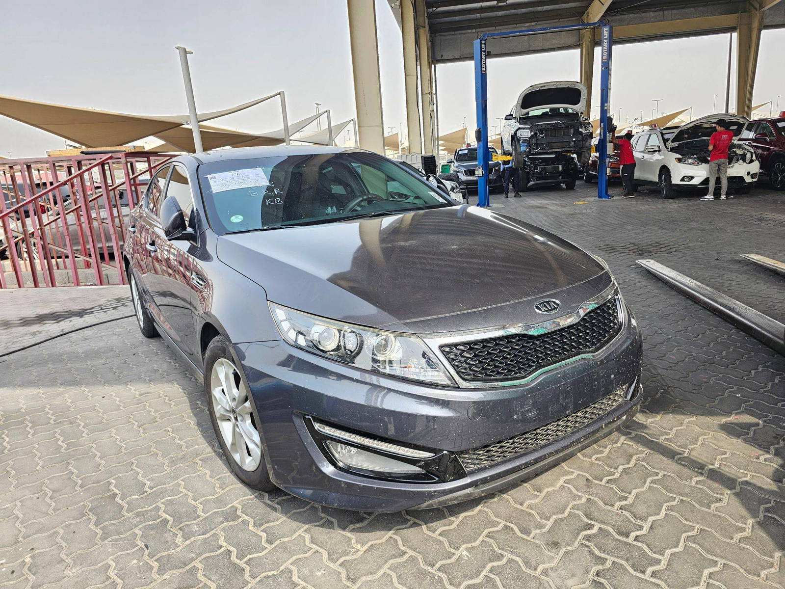 2011 KIA K5 — 158777 KM — Lot 165028 — Souq - Marhaba Auctions Used Cars - Image 4