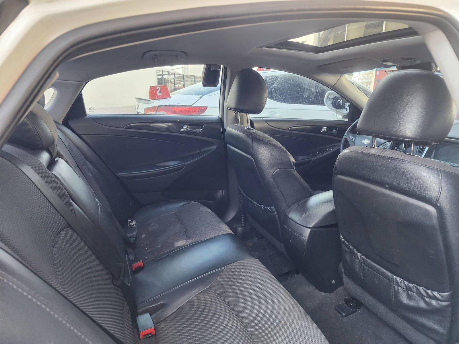 2014 HYUNDAI SONATA — 252539 Miles — Lot 47074574 — Souq - Marhaba Auctions Used Cars - Image 4